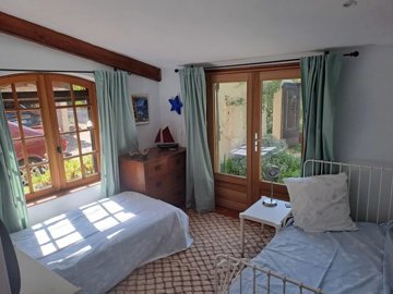 b6468c1037ee04a0e54e436d32c7e353eb1667f3be128