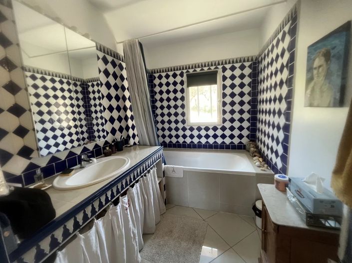 Image No.15-4 Bed House for sale