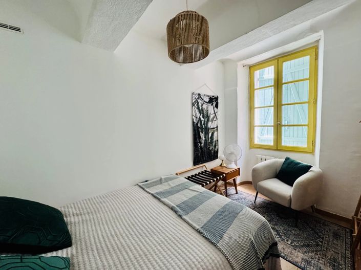 Image No.10-2 Bed Property for sale