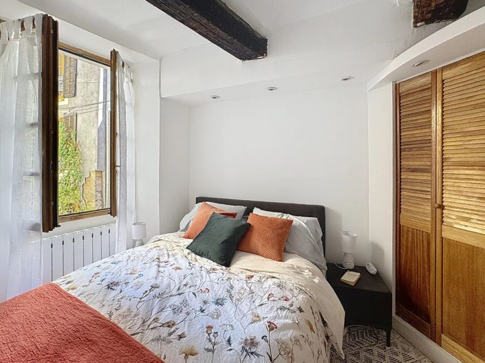 Image No.11-2 Bed Property for sale