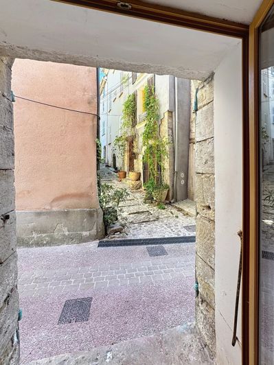 Image No.2-2 Bed Property for sale