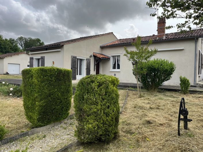 Image No.1-Maison de 3 chambres à vendre à Charente
