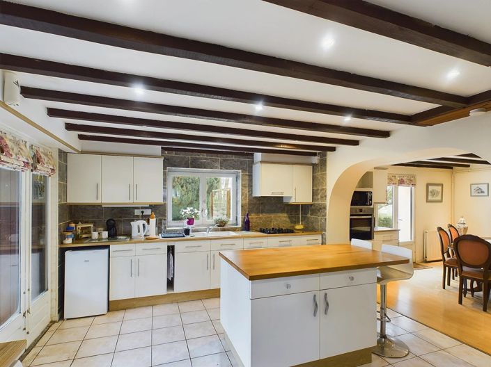 Image No.2-4 Bed House for sale