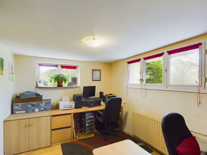 Image No.8-4 Bed House for sale