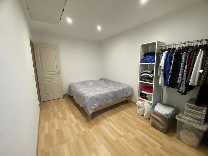 Image No.8-2 Bed House for sale