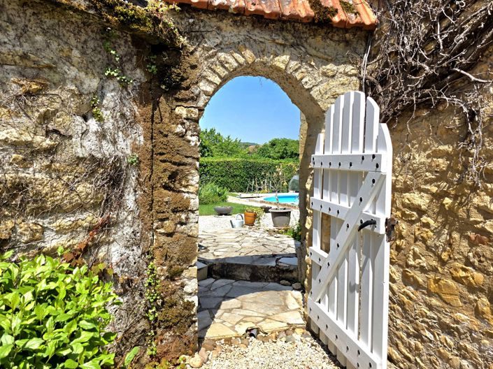 Image No.10-5 Bed House for sale