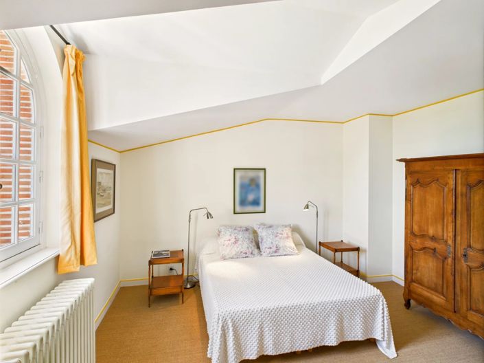 Image No.10-8 Bed House for sale