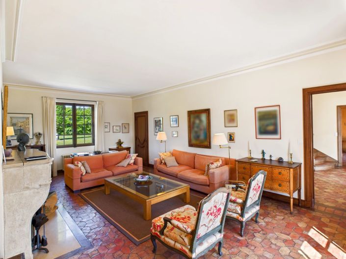 Image No.3-8 Bed House for sale