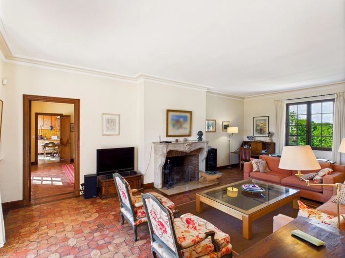 Image No.7-8 Bed House for sale