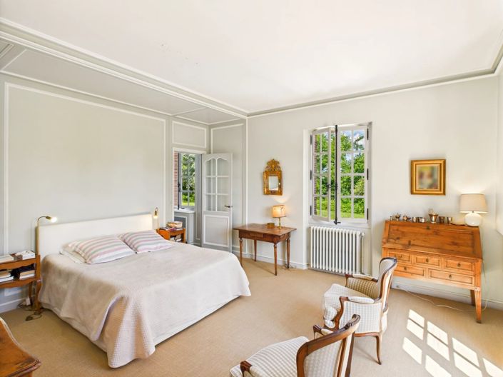 Image No.8-8 Bed House for sale