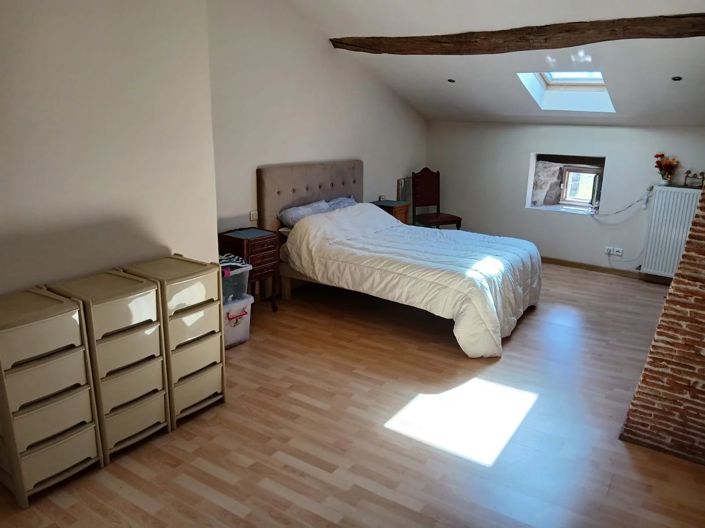 Image No.8-6 Bed House for sale