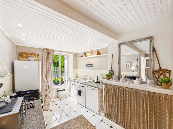 Image No.10-7 Bed House for sale