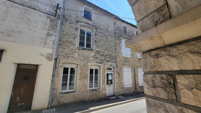 Image No.1-Maison de 4 chambres à vendre à Ruffec