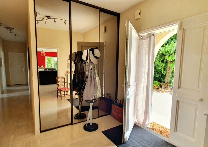 Image No.6-3 Bed House for sale