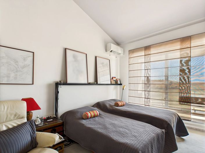 Image No.10-2 Bed Property for sale