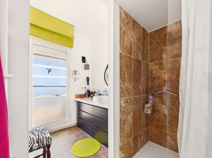 Image No.12-2 Bed Property for sale