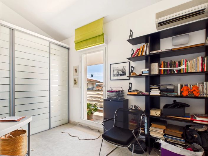 Image No.13-2 Bed Property for sale