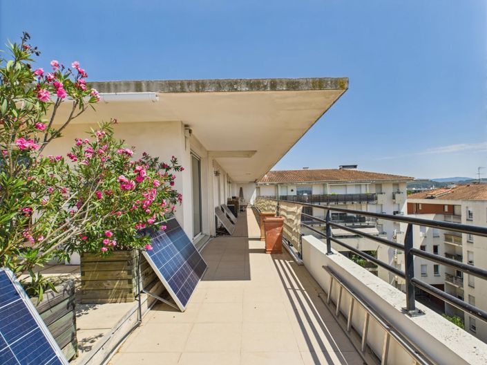 Image No.7-2 Bed Property for sale