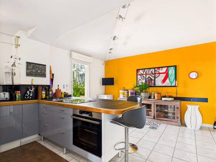 Image No.8-2 Bed Property for sale