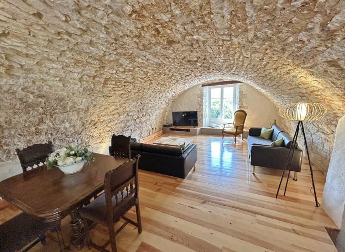 Image No.8-6 Bed House for sale