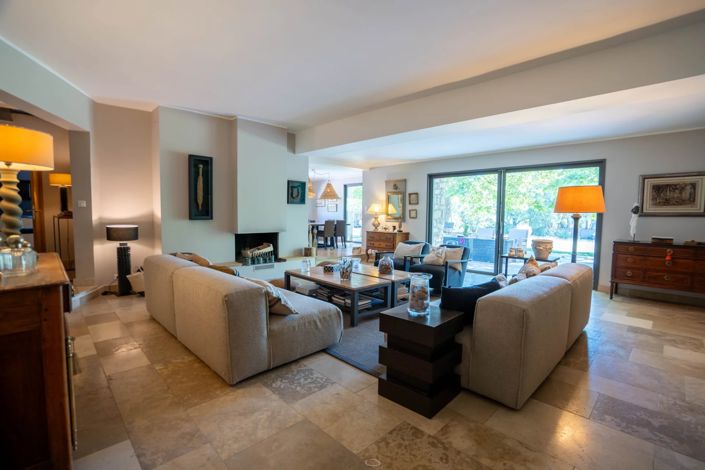 Image No.8-5 Bed House for sale