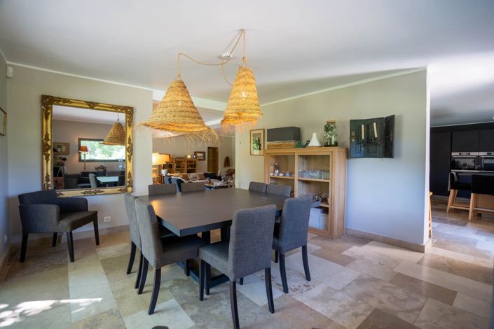 Image No.9-5 Bed House for sale
