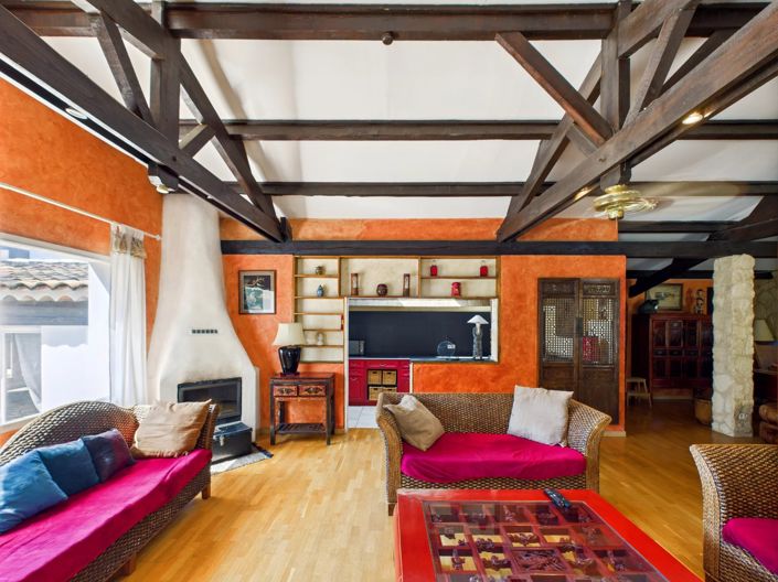 Image No.8-7 Bed House for sale