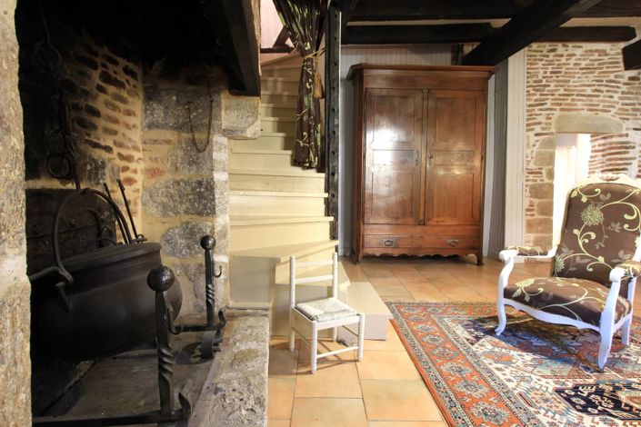 Image No.9-6 Bed Village House for sale