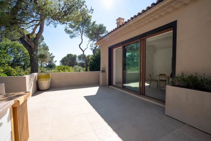 Image No.2-4 Bed House for sale