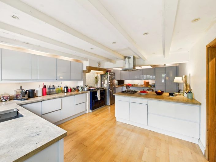 Image No.8-4 Bed House for sale