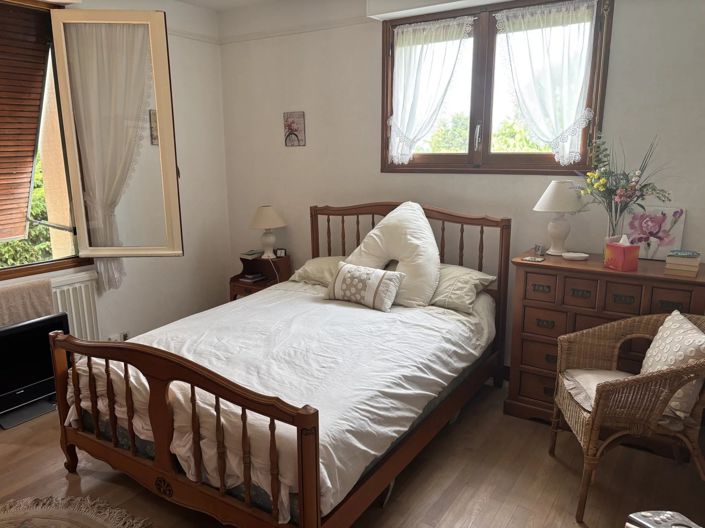 Image No.6-4 Bed House for sale