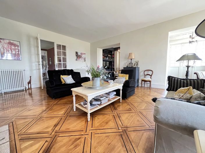 Image No.5-9 Bed House for sale