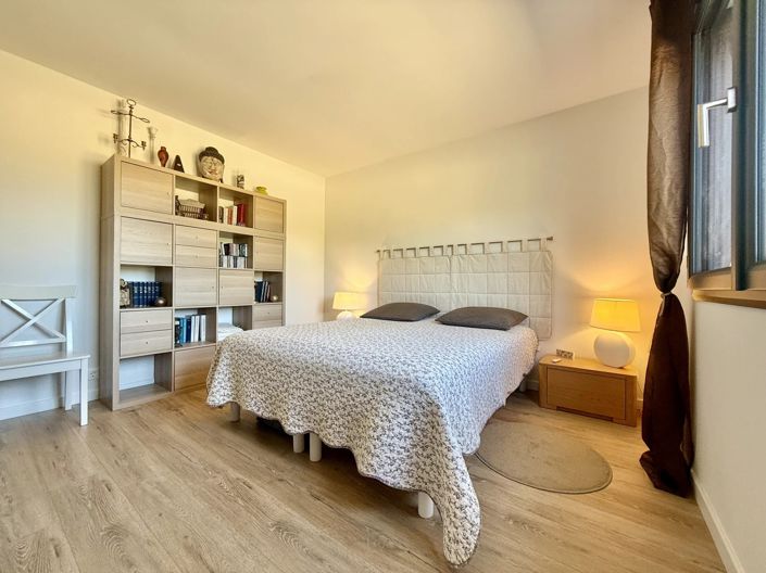 Image No.9-4 Bed House for sale