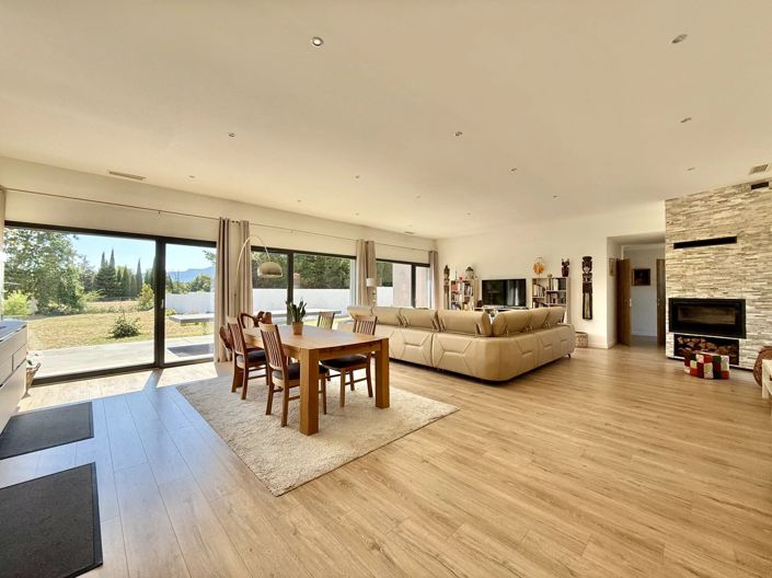 Image No.1-4 Bed House for sale