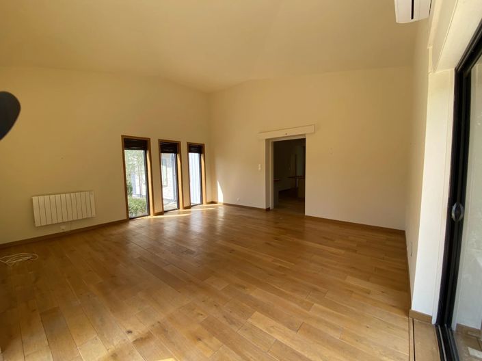 Image No.10-4 Bed House for sale