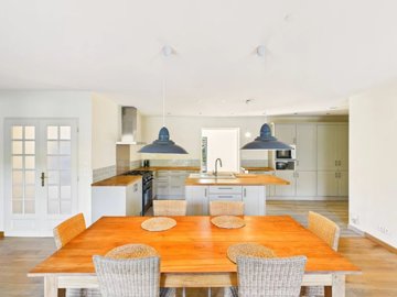 cf95834765d1e8f4d3ee4b6004477ae63fb69f8cb9192