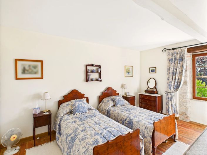 Image No.10-6 Bed House for sale