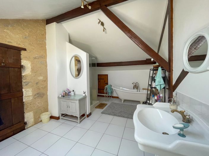 Image No.15-3 Bed House for sale