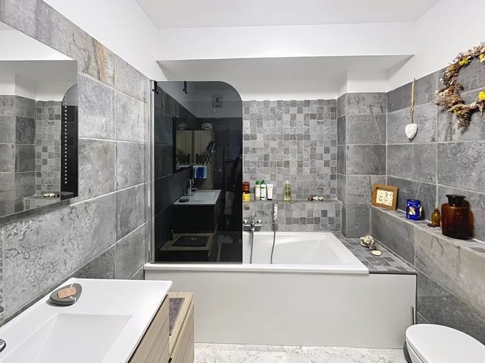 Image No.7-2 Bed Property for sale