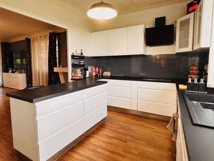 Image No.3-5 Bed House for sale