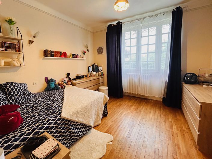 Image No.8-5 Bed House for sale