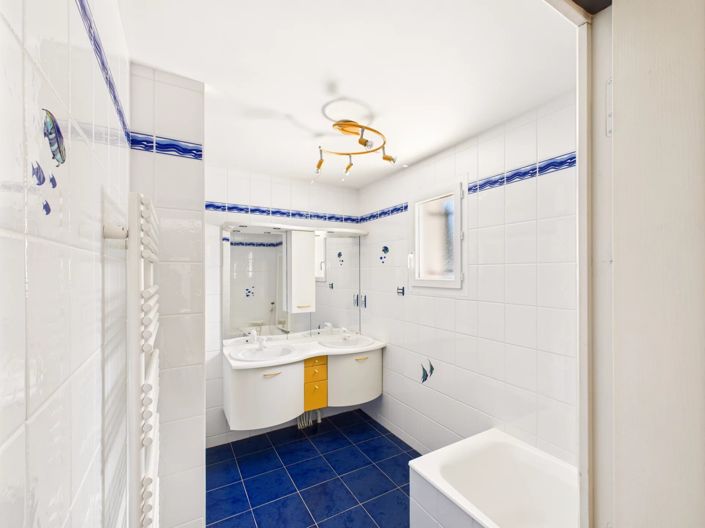 Image No.12-5 Bed House for sale