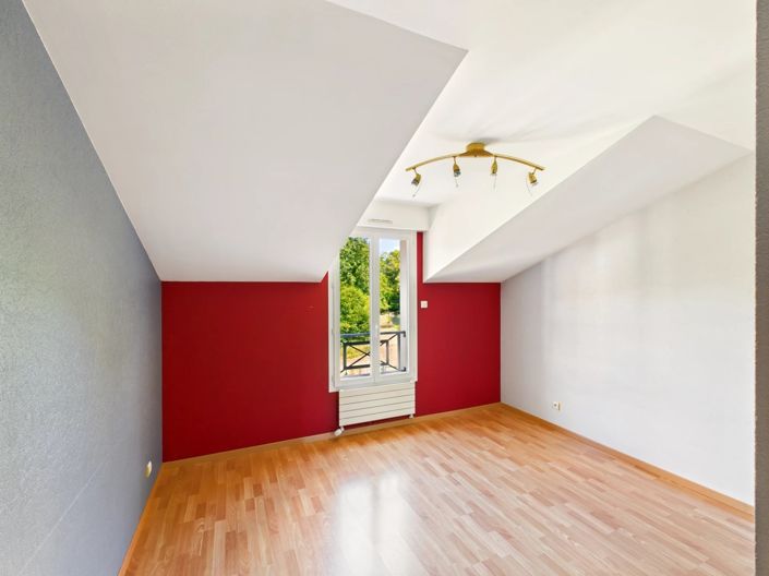 Image No.9-5 Bed House for sale