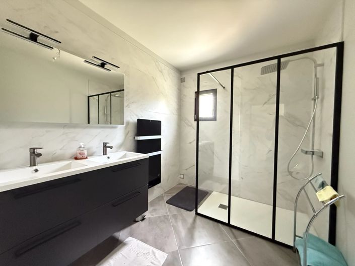 Image No.10-6 Bed House for sale