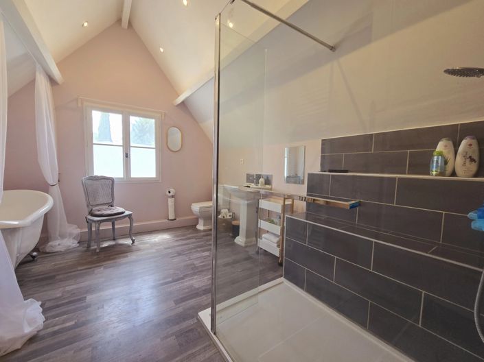 Image No.10-3 Bed House for sale