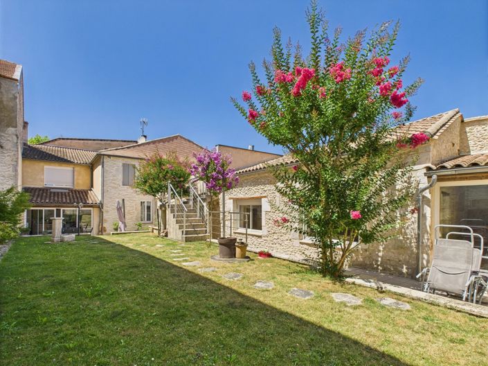 Image No.1-7 Bed House for sale