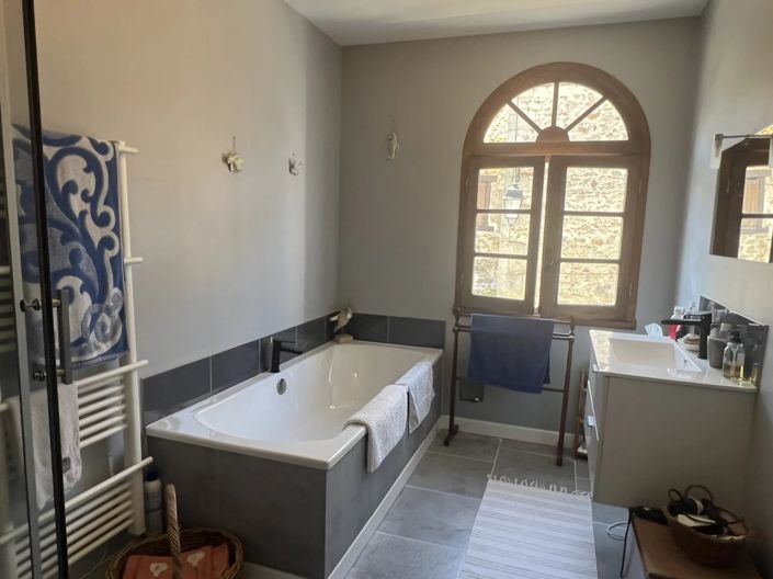 Image No.10-Maison de village de 4 chambres à vendre à Les Salles-Lavauguyon