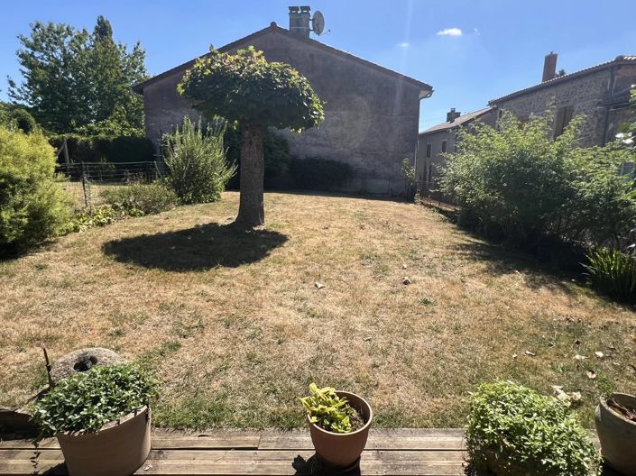 Image No.6-Maison de village de 4 chambres à vendre à Les Salles-Lavauguyon