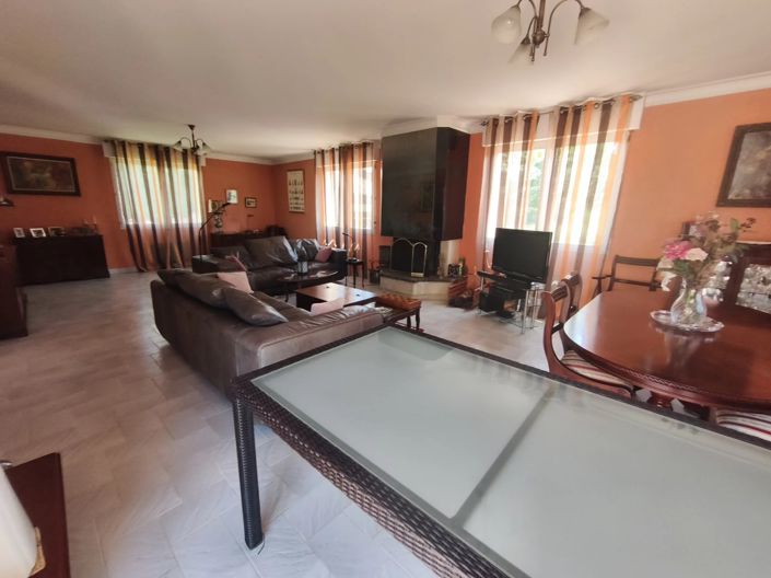 Image No.6-4 Bed House for sale