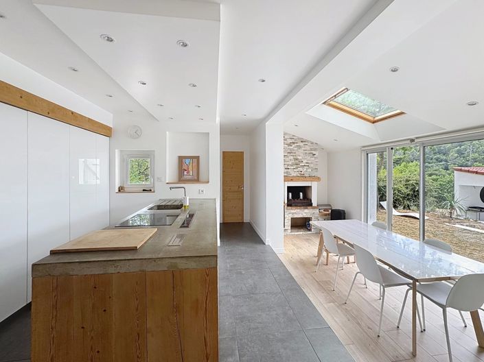 Image No.10-4 Bed House for sale